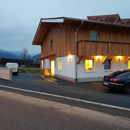Gaestehaus Am Hahnenkamm Reutte Exterior foto